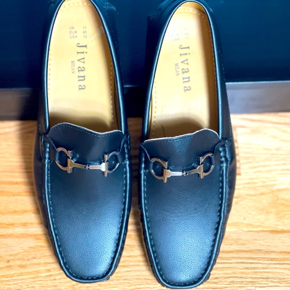 Sleek, never worn, men’s size 12 loafers in black.